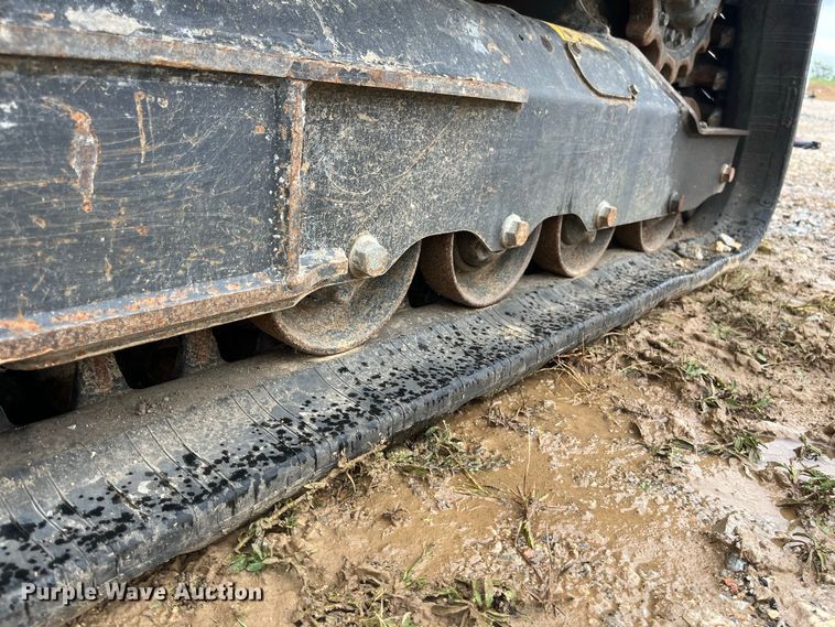 image for item FG0750 2019 Bobcat T630 Farm Tough Special Edition tracked skid steer loader
