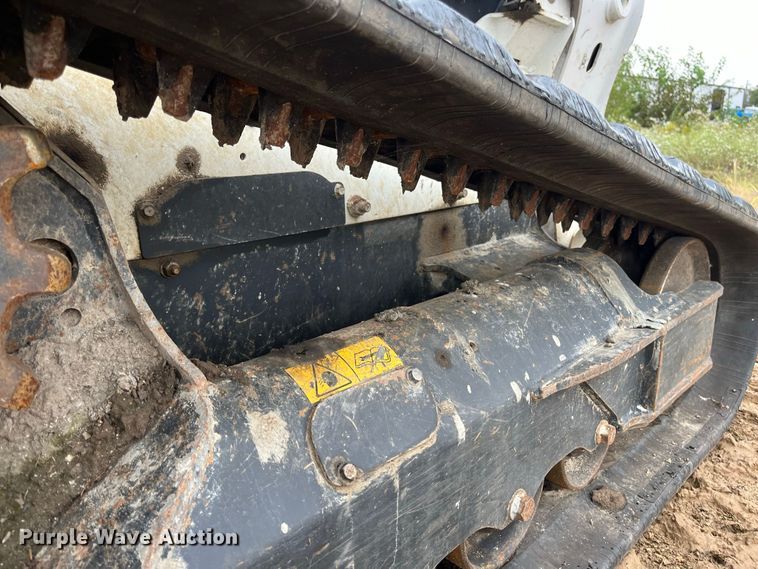 image for item FG0750 2019 Bobcat T630 Farm Tough Special Edition tracked skid steer loader