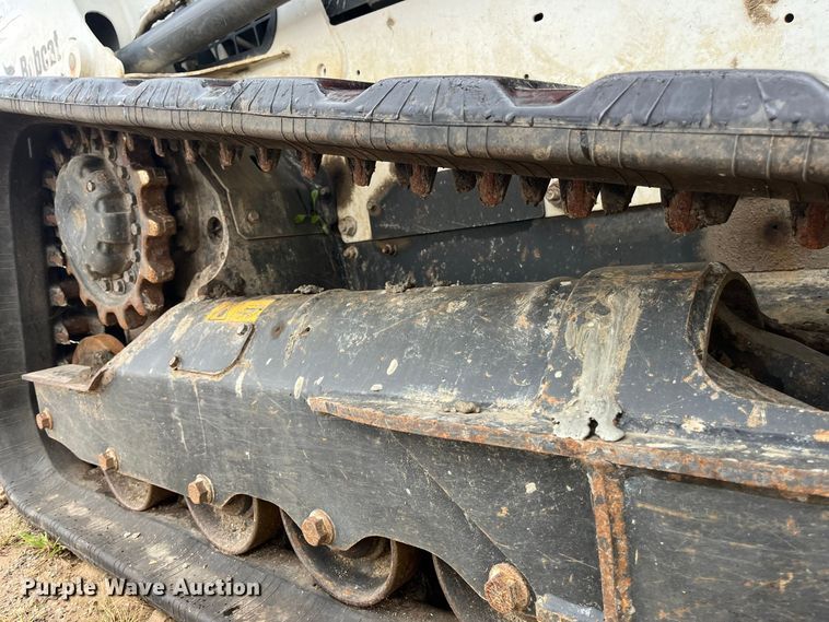 image for item FG0750 2019 Bobcat T630 Farm Tough Special Edition tracked skid steer loader