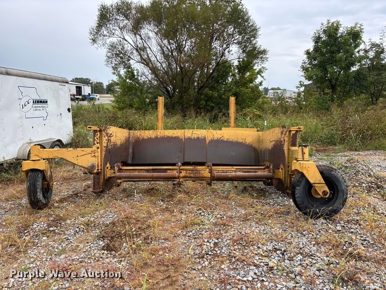 image for item FG0751 DoMor Equipment R-600C aggregate spreader
