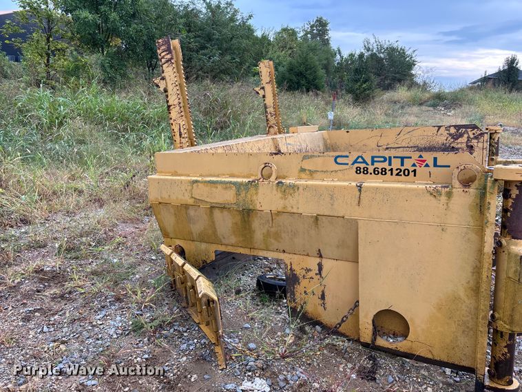 image for item FG0751 DoMor Equipment R-600C aggregate spreader