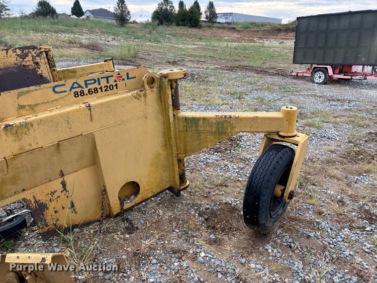 image for item FG0751 DoMor Equipment R-600C aggregate spreader