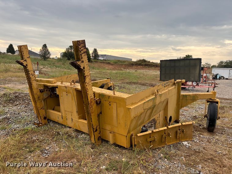 image for item FG0751 DoMor Equipment R-600C aggregate spreader