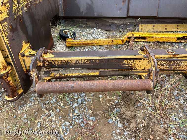 image for item FG0751 DoMor Equipment R-600C aggregate spreader