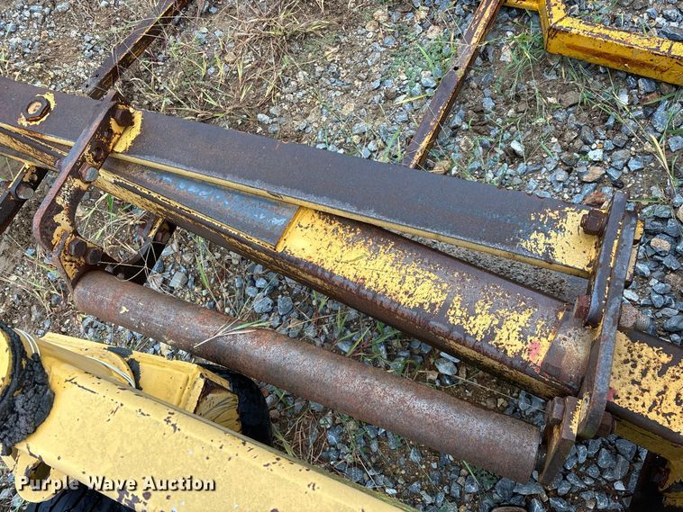 image for item FG0751 DoMor Equipment R-600C aggregate spreader
