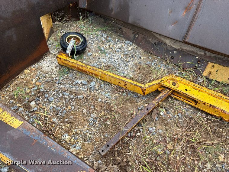 image for item FG0751 DoMor Equipment R-600C aggregate spreader