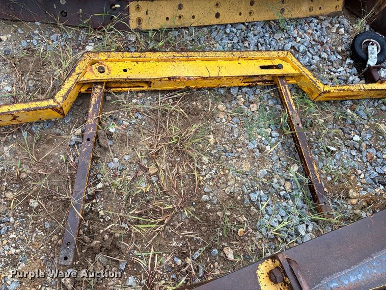 image for item FG0751 DoMor Equipment R-600C aggregate spreader