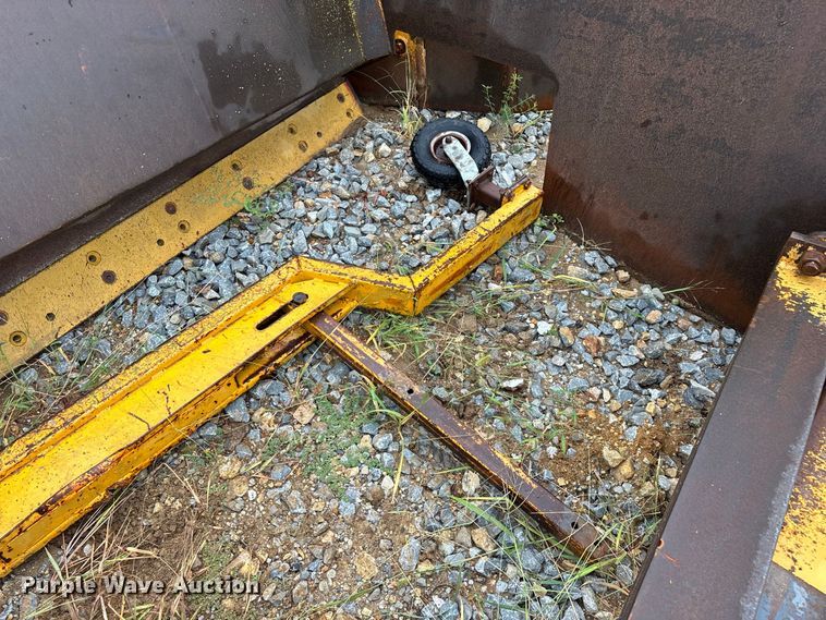 image for item FG0751 DoMor Equipment R-600C aggregate spreader