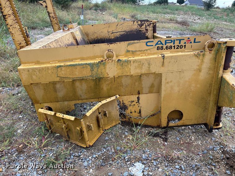 image for item FG0751 DoMor Equipment R-600C aggregate spreader