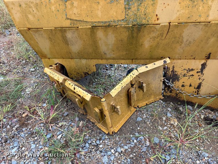 image for item FG0751 DoMor Equipment R-600C aggregate spreader