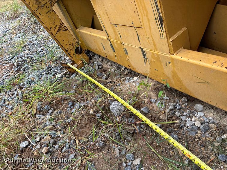 image for item FG0751 DoMor Equipment R-600C aggregate spreader