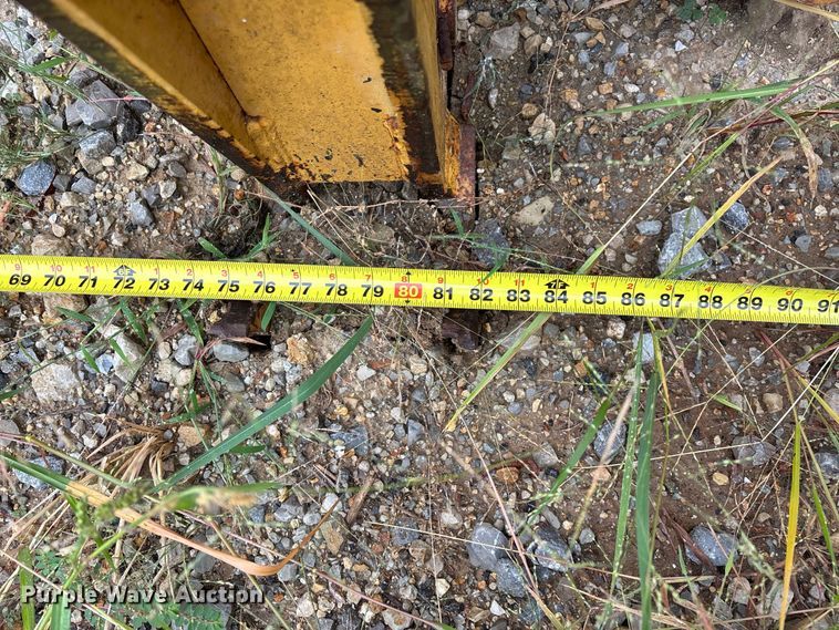 image for item FG0751 DoMor Equipment R-600C aggregate spreader