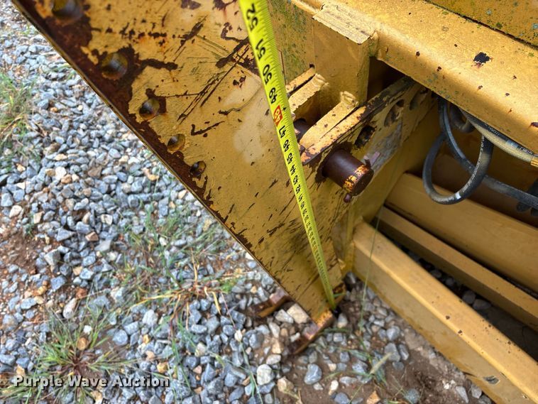 image for item FG0751 DoMor Equipment R-600C aggregate spreader