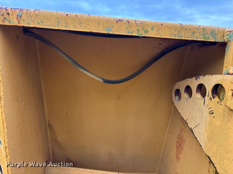 image for item FG0751 DoMor Equipment R-600C aggregate spreader
