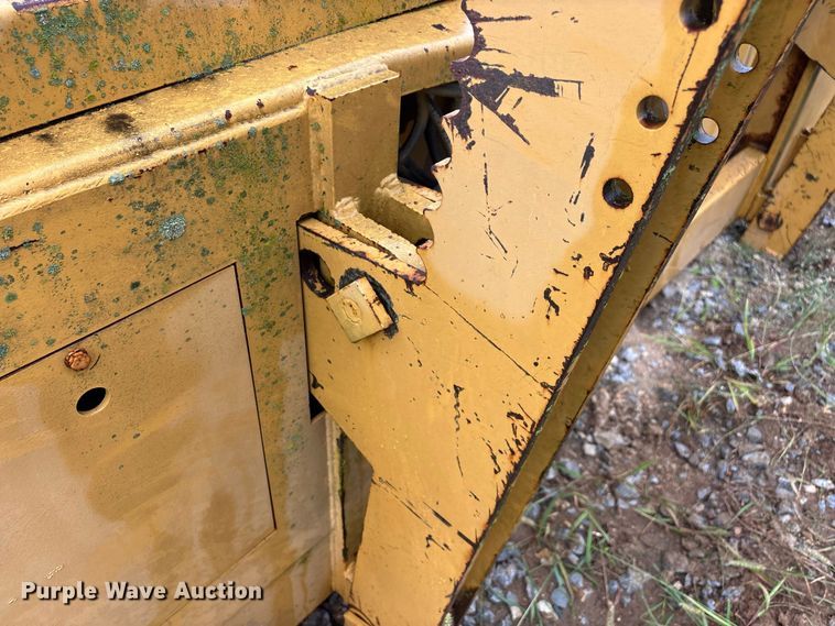 image for item FG0751 DoMor Equipment R-600C aggregate spreader