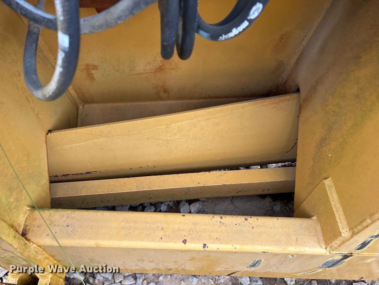 image for item FG0751 DoMor Equipment R-600C aggregate spreader