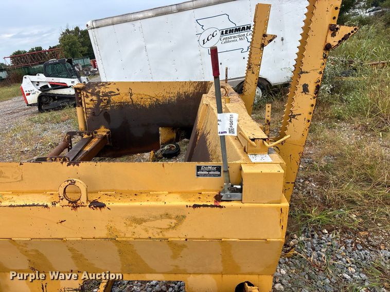 image for item FG0751 DoMor Equipment R-600C aggregate spreader