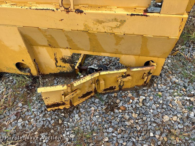image for item FG0751 DoMor Equipment R-600C aggregate spreader