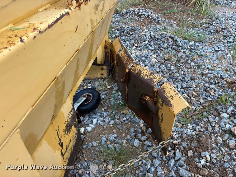 image for item FG0751 DoMor Equipment R-600C aggregate spreader