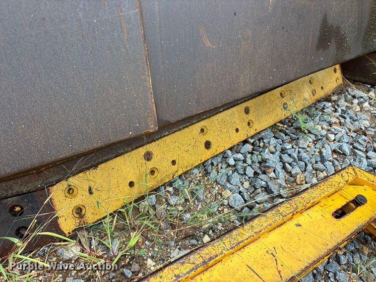image for item FG0751 DoMor Equipment R-600C aggregate spreader