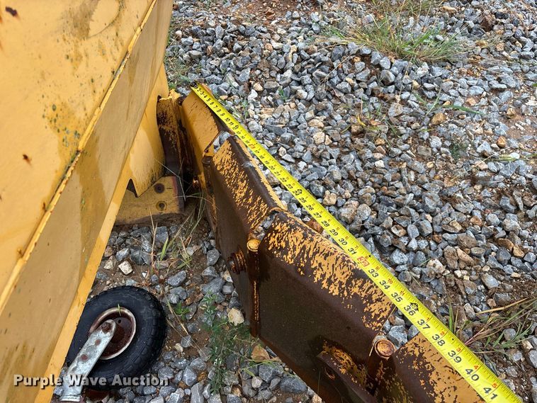 image for item FG0751 DoMor Equipment R-600C aggregate spreader