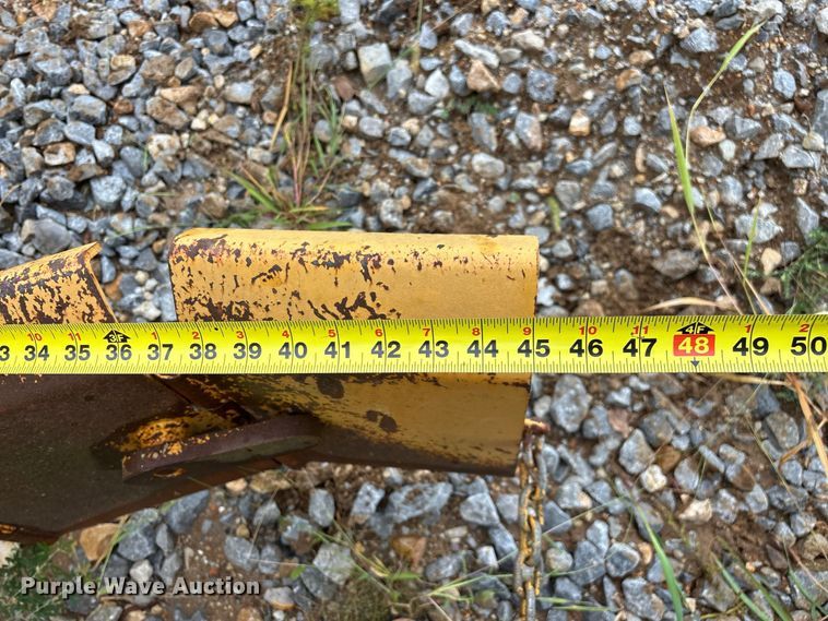 image for item FG0751 DoMor Equipment R-600C aggregate spreader