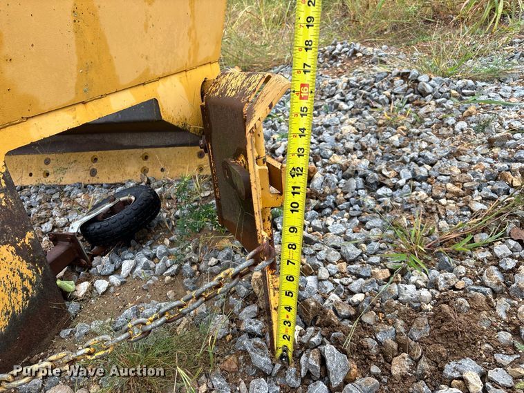 image for item FG0751 DoMor Equipment R-600C aggregate spreader