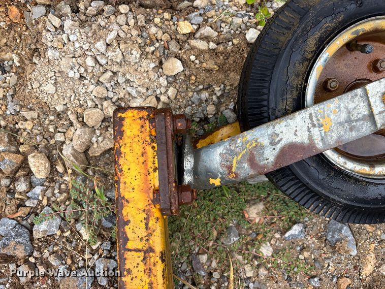 image for item FG0751 DoMor Equipment R-600C aggregate spreader
