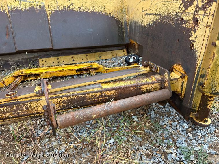 image for item FG0751 DoMor Equipment R-600C aggregate spreader