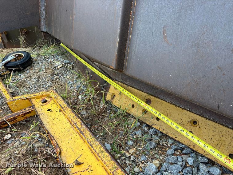 image for item FG0751 DoMor Equipment R-600C aggregate spreader