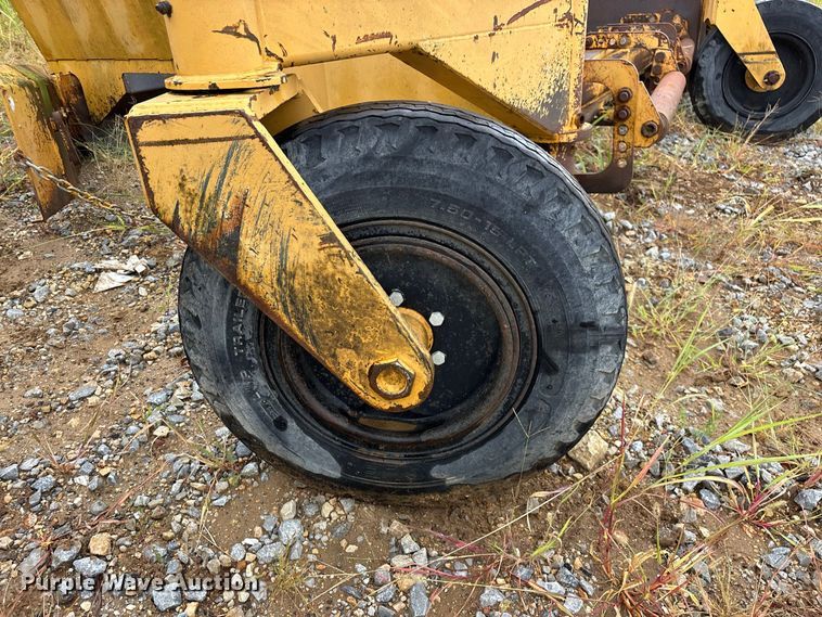 image for item FG0751 DoMor Equipment R-600C aggregate spreader