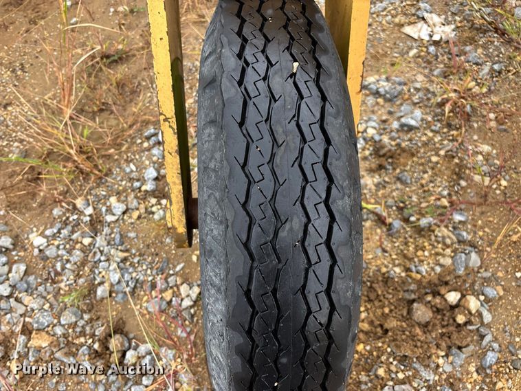 image for item FG0751 DoMor Equipment R-600C aggregate spreader