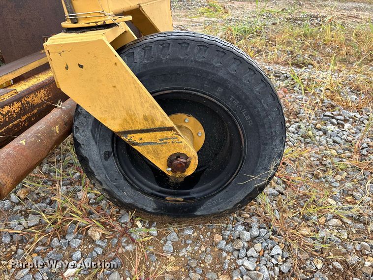 image for item FG0751 DoMor Equipment R-600C aggregate spreader