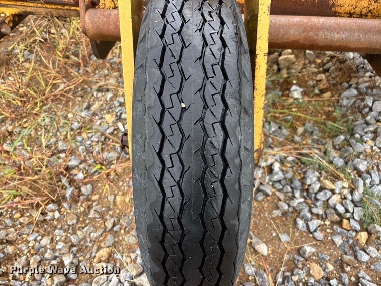 image for item FG0751 DoMor Equipment R-600C aggregate spreader