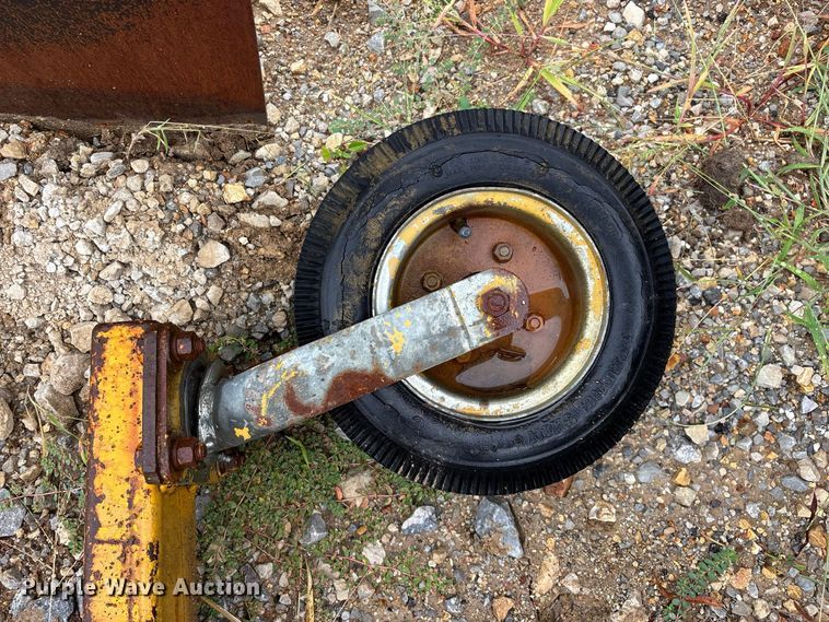 image for item FG0751 DoMor Equipment R-600C aggregate spreader