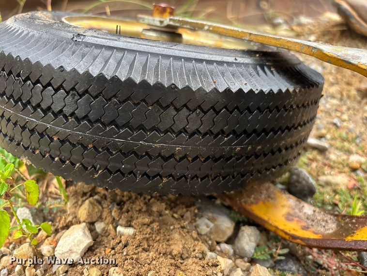 image for item FG0751 DoMor Equipment R-600C aggregate spreader