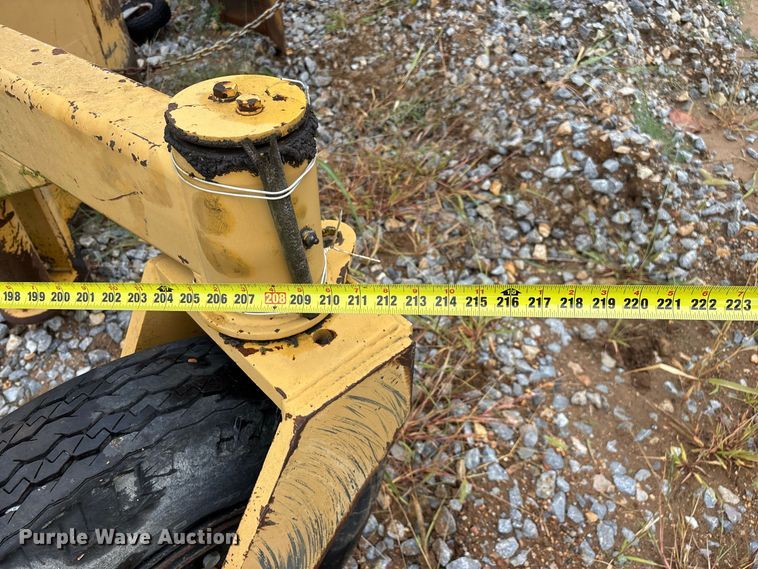 image for item FG0751 DoMor Equipment R-600C aggregate spreader