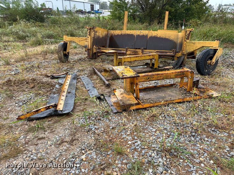 image for item FG0751 DoMor Equipment R-600C aggregate spreader