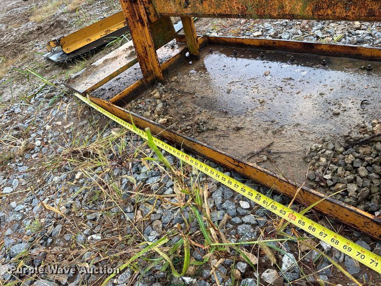 image for item FG0751 DoMor Equipment R-600C aggregate spreader