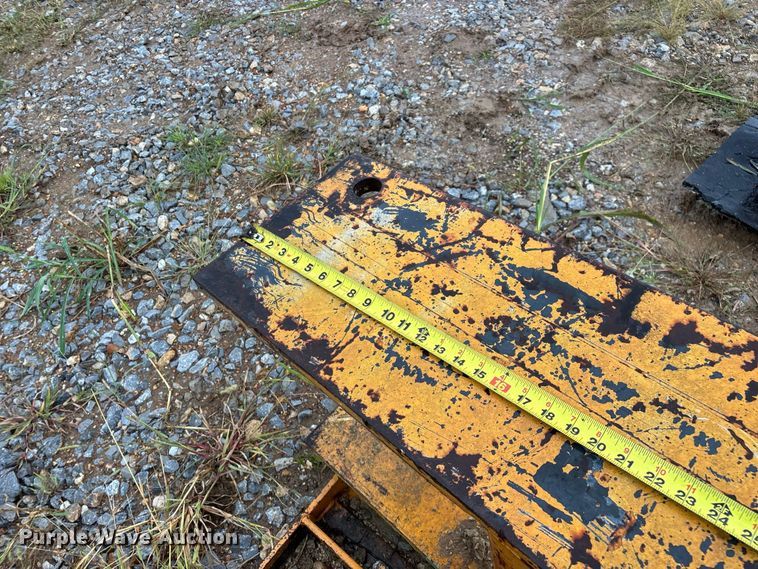 image for item FG0751 DoMor Equipment R-600C aggregate spreader