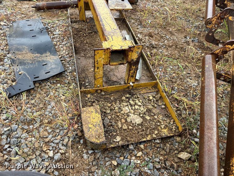 image for item FG0751 DoMor Equipment R-600C aggregate spreader