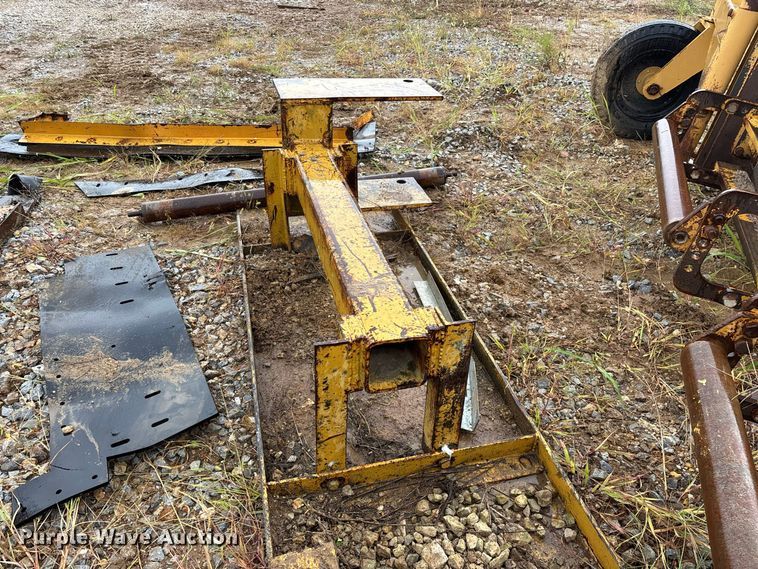 image for item FG0751 DoMor Equipment R-600C aggregate spreader