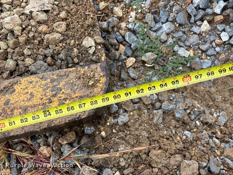 image for item FG0751 DoMor Equipment R-600C aggregate spreader