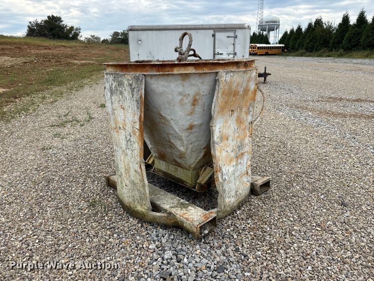 image for item FG0754 Concrete bucket