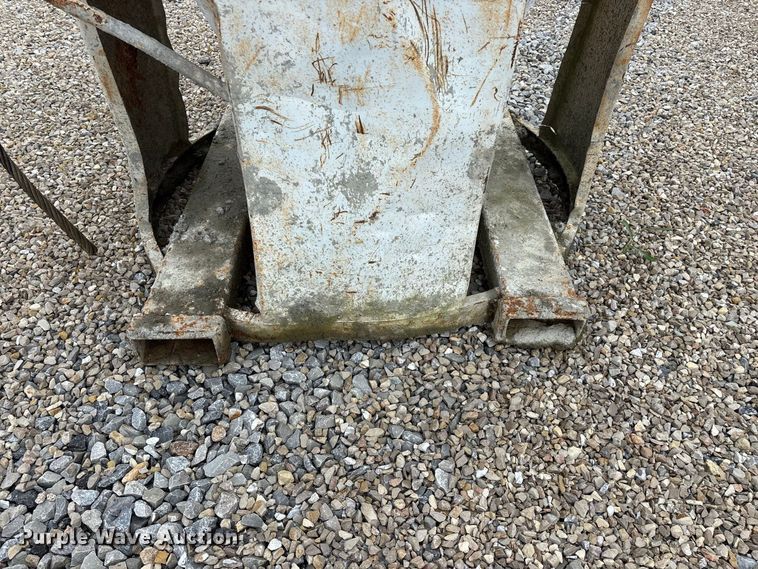 image for item FG0754 Concrete bucket
