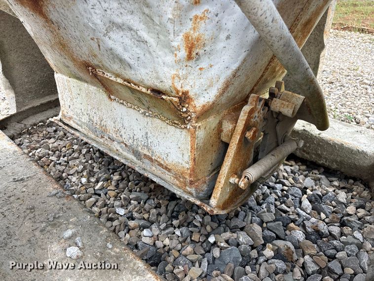image for item FG0754 Concrete bucket