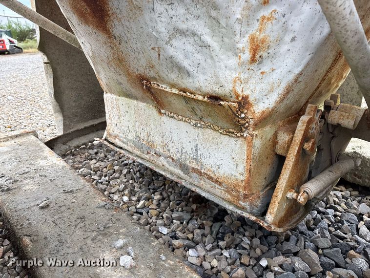 image for item FG0754 Concrete bucket