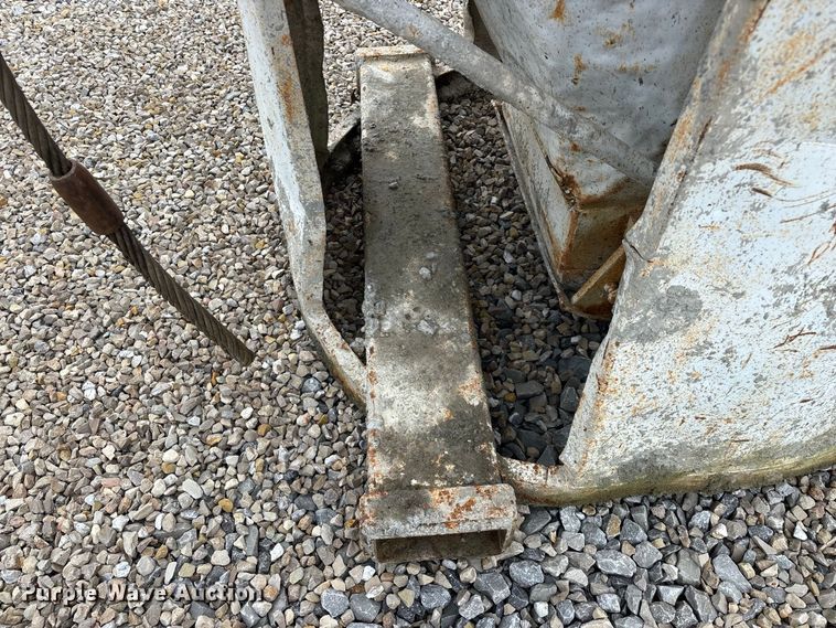 image for item FG0754 Concrete bucket