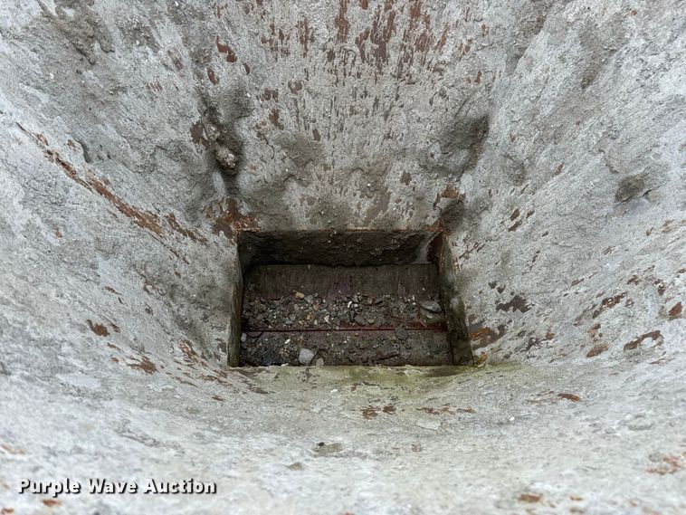 image for item FG0754 Concrete bucket