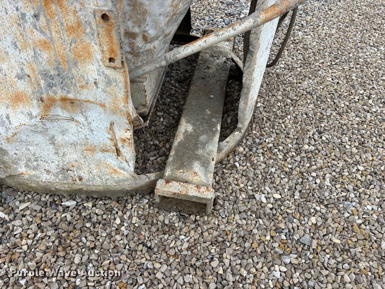 image for item FG0754 Concrete bucket